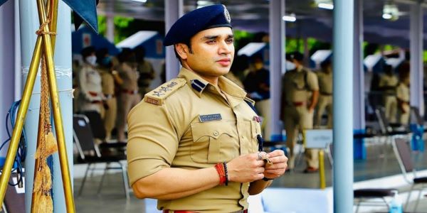 Sachin Atulkar IPS officer belongs to the 2007 batch. He is a popular civil servant on social media. 