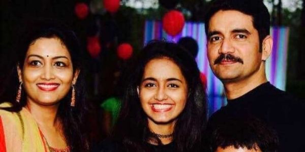 Know about the Vishwas Nangare Patil IPS Officer wife, family, and book details.