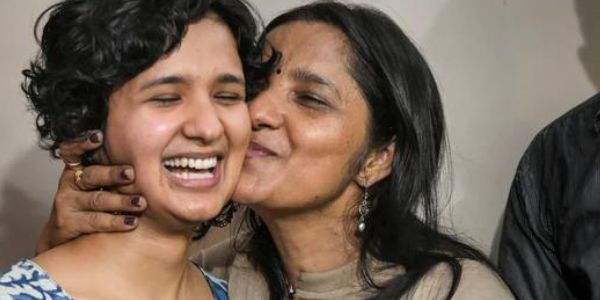 Know FAQs related to the Shruti Sharma UPSC Topper